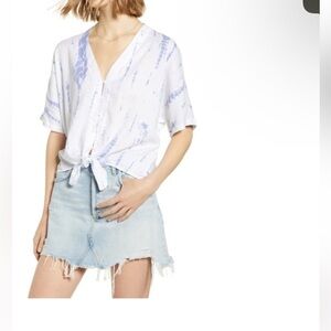 Rails Thea Tie-Hem Button Front Linen Top in CLOUD TIE DYE WHITE size M
